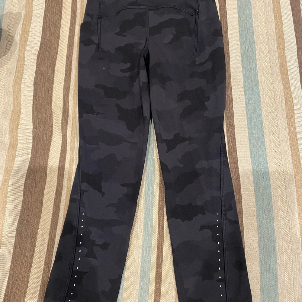 Lululemon size 0 black camo leggings